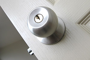 諏訪市での家の玄関ドアの鍵交換